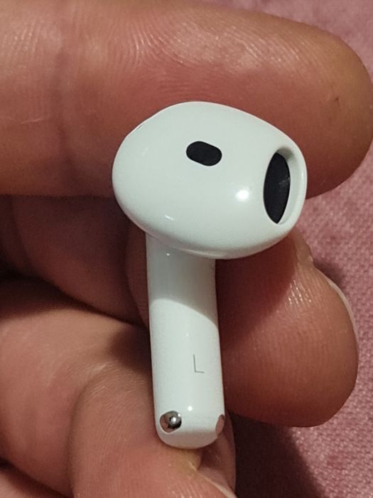 Airpods 4 casca stanga