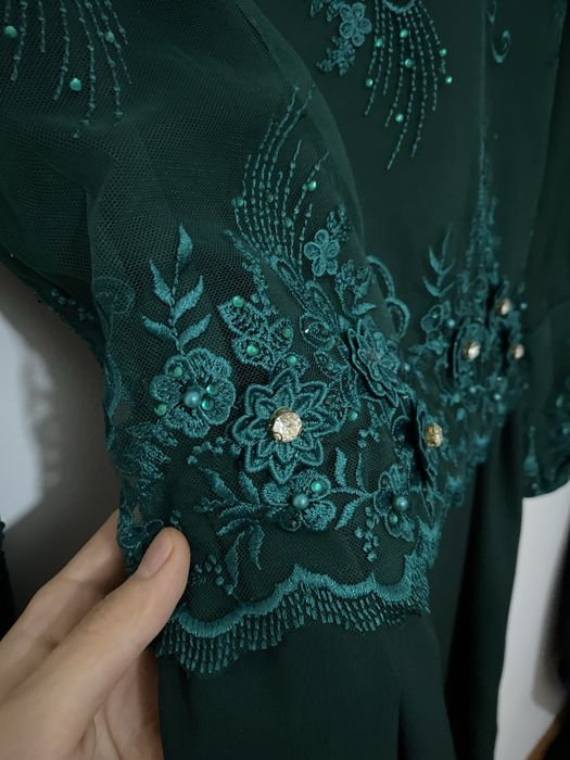 Платья вечерние