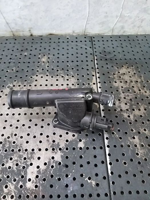Flansa lichid racire 2.0 tdi vw passat b6 3c 03g121132