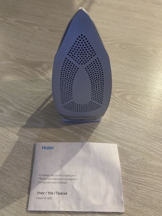 Утюг Haier Hi-600