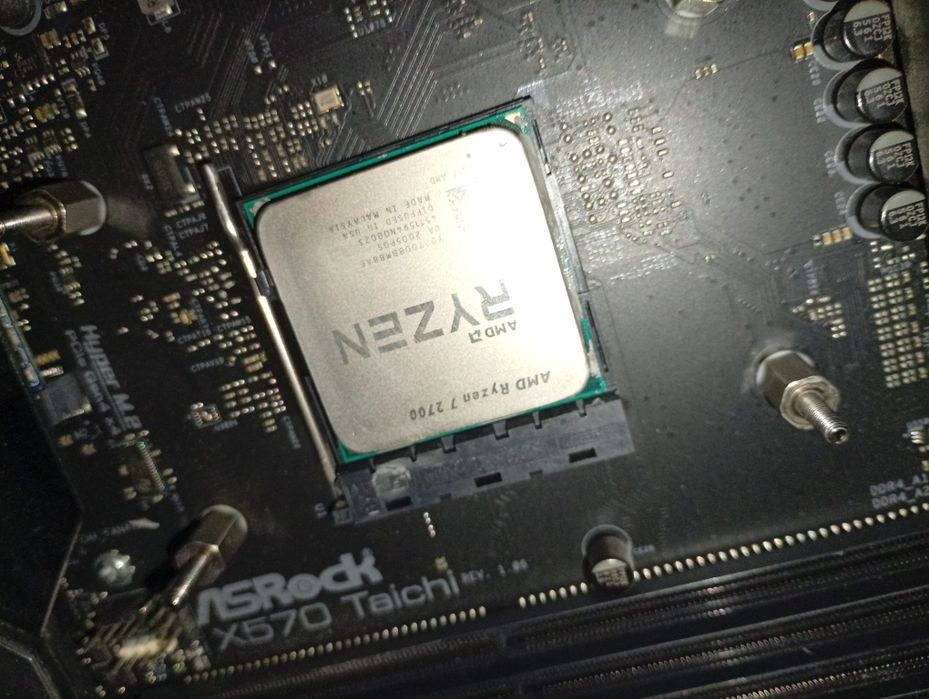 Процессор Ryzen 7 2700