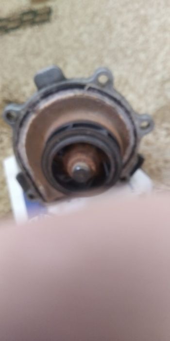 Продам помпу Шевроле Круз 1.8