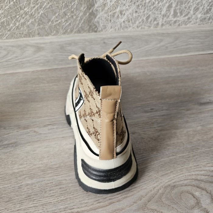 Сникерсы женские