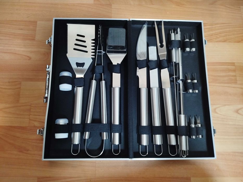 Доставка. Подарочный набор для барбекю в кейсе