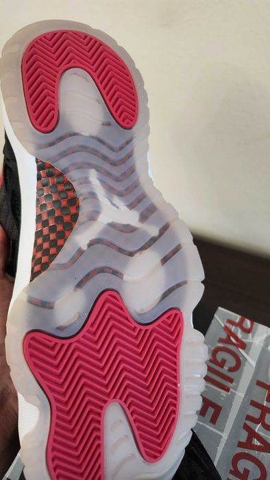 Air Jordan 11 Low IE Bred