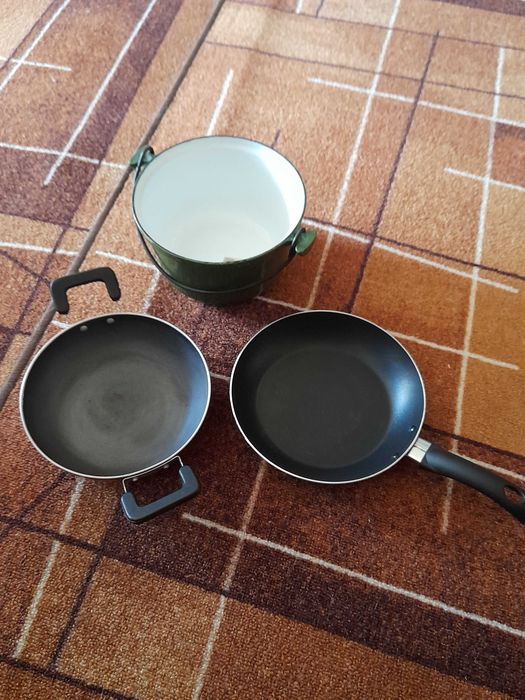 Tigai teflonate wok 2manere si coada NOI 18/20cm diam, stare perfecta