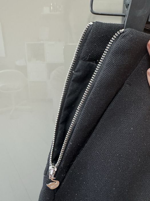 Шорты черные.