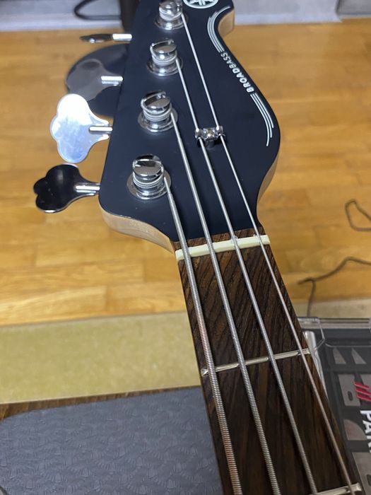 Електрическа бас китара Yamaha BB234 + усилвател и аксесоари