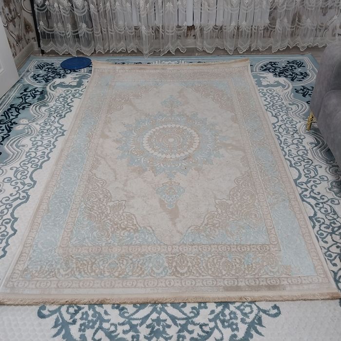 Продается ковер, б/у, в отличном состоянии, 6000тг.