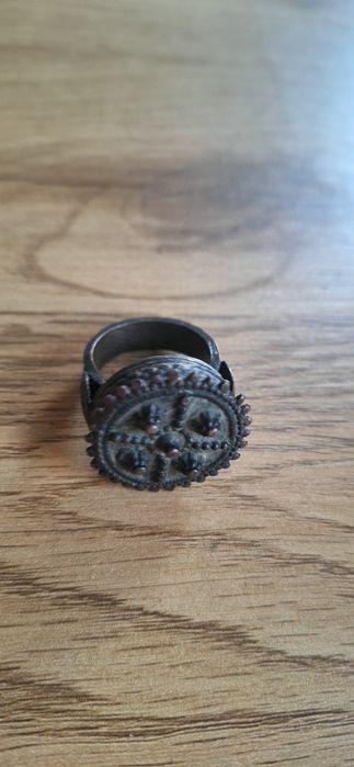 Старинен бронзов пръстен