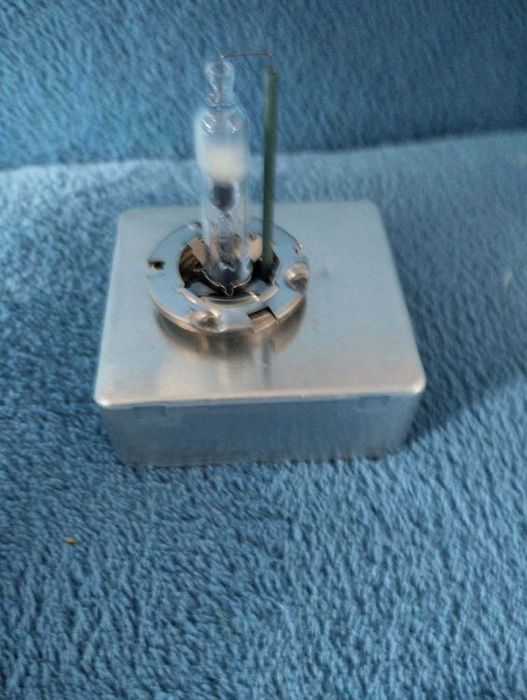 Един брой крушка ксенон Philips D5S