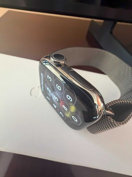 Apple Watch Series 11 Natural Titanium 42 mm GPS + Cellular – 99% Battery Health