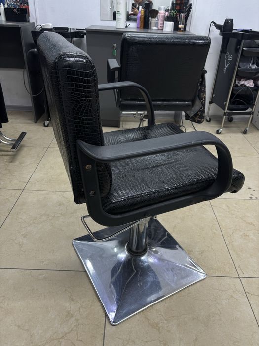 Парикмахерское кресло