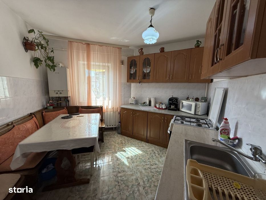 Apartament 3 camere, 68 mp utili + balcon, mobilat si utilat - Soarelu