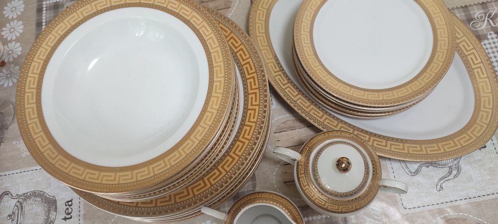 Продается сервиз Версаче