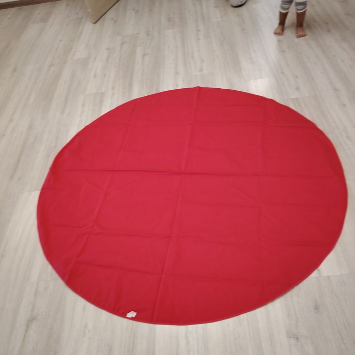 Продам скатерть круглые и овальная.