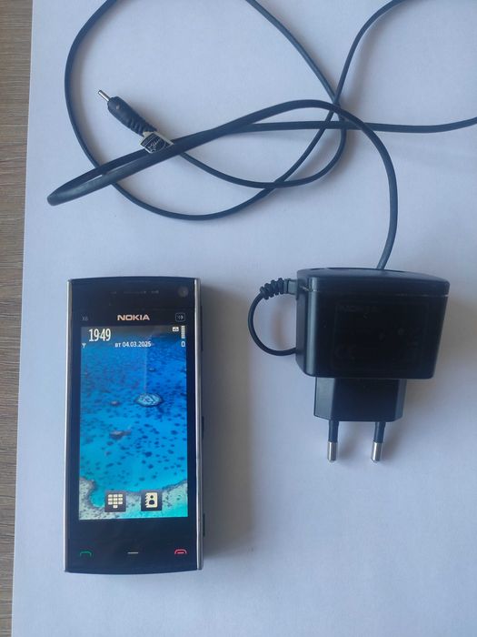 Продавам телефон Нокиа  със сензорен дисплей