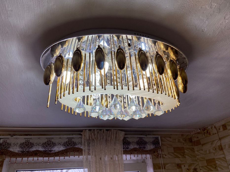 Продам роскошную люстру