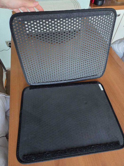 Постелка за котешка тоалетна