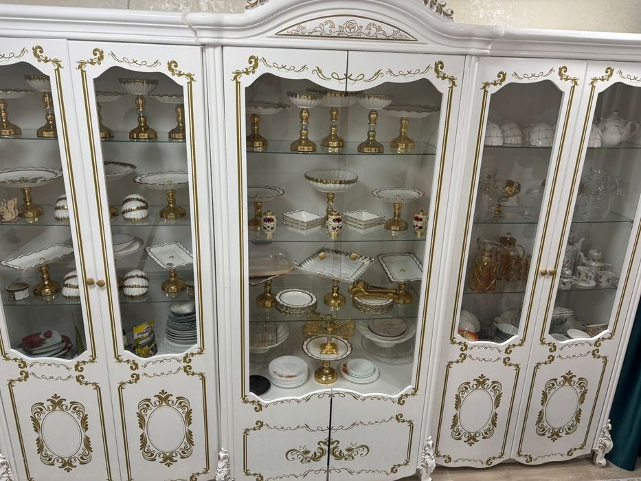 Продаю сервант для зала. Новый.