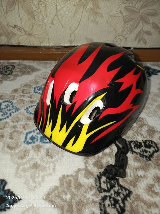 Детский самокат светится и  плюс шлемом