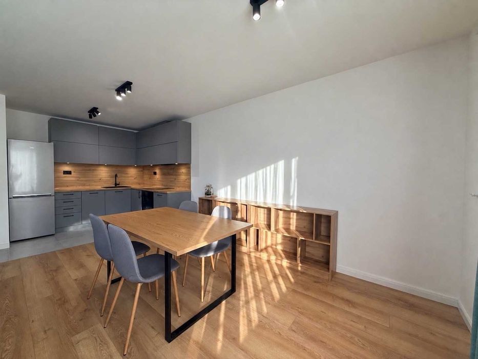 Дава се под наем Тристаен апартамент в София, Витоша - 114 кв.м за 930 € - Снимка #3