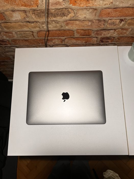 MacBook Pro 13” Apple M1 / 8GB RAM / 256GB SSD / Touch ID – ca nou