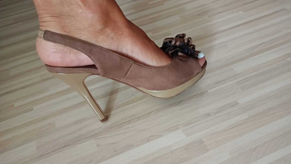 Sandale damă gri/taupe, catifea, mărimea 36 – stare bună – zara pepe jeans tommy hilfiger karl legerfeld, ecco