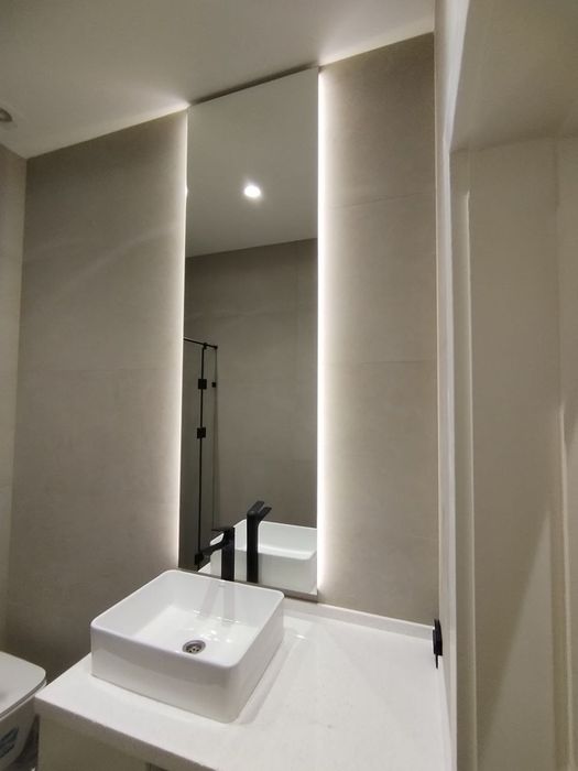 Зеркало на заказ!        Зеркало с подсветкой!   Дизайнерская зеркало!