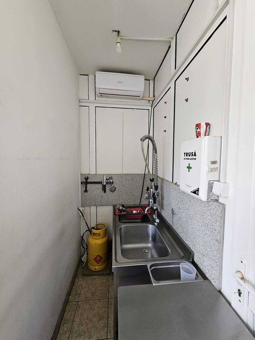 Fast Food complet utilat + firmă activă – Complex Lamaita