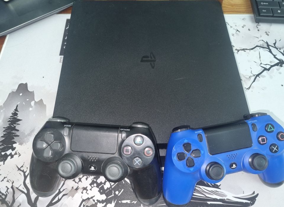 Ps 4 slim и 2 джойстика +Mortal kombat 11 Ultimate
