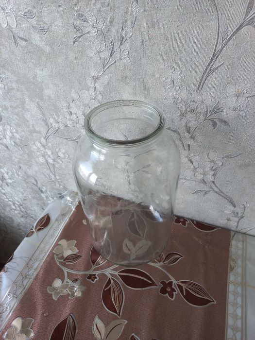 Продам банку, бутыль - 5 литров