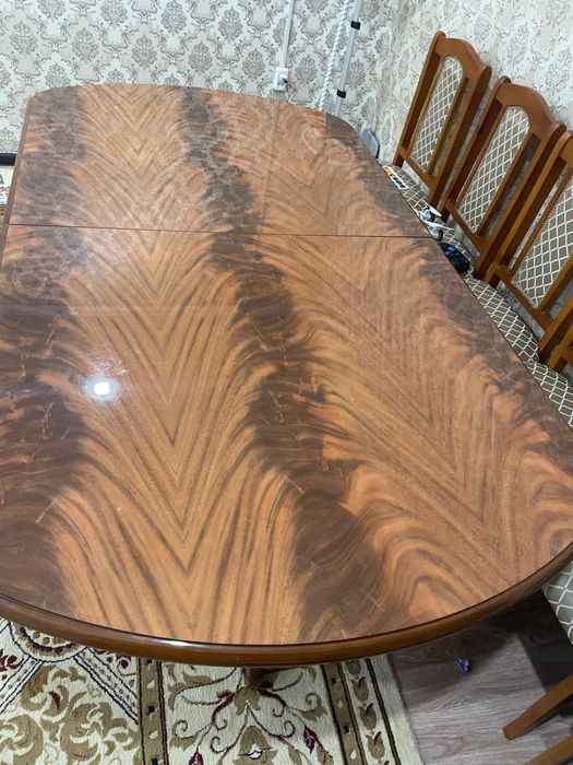 Стол со стульями