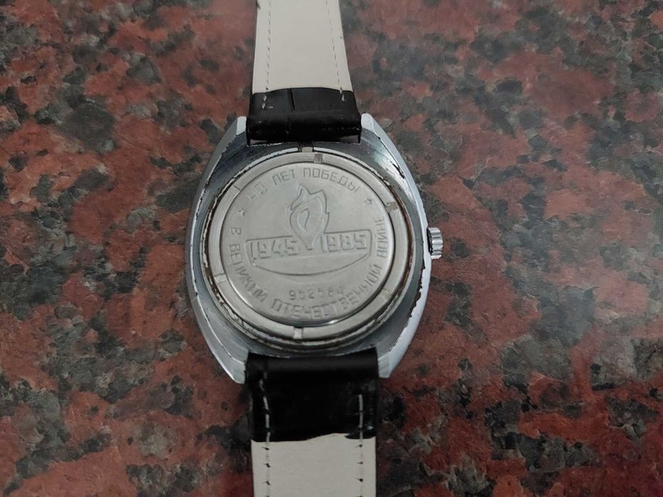 Восток 40лет 1945г 1985г и Восток 17 камней / Сделано в СССР Винтаж