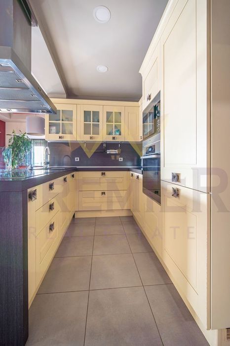 Четиристаен в Несебър с гараж