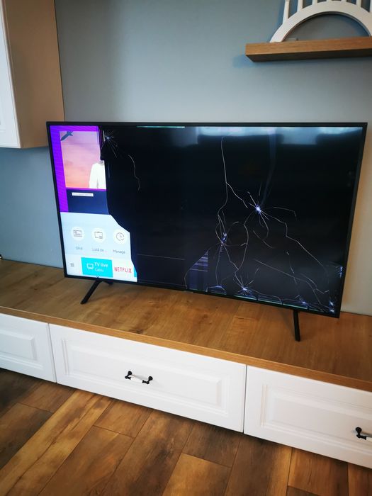 Smart Tv Samsung 4k 138 cm, display fisurat