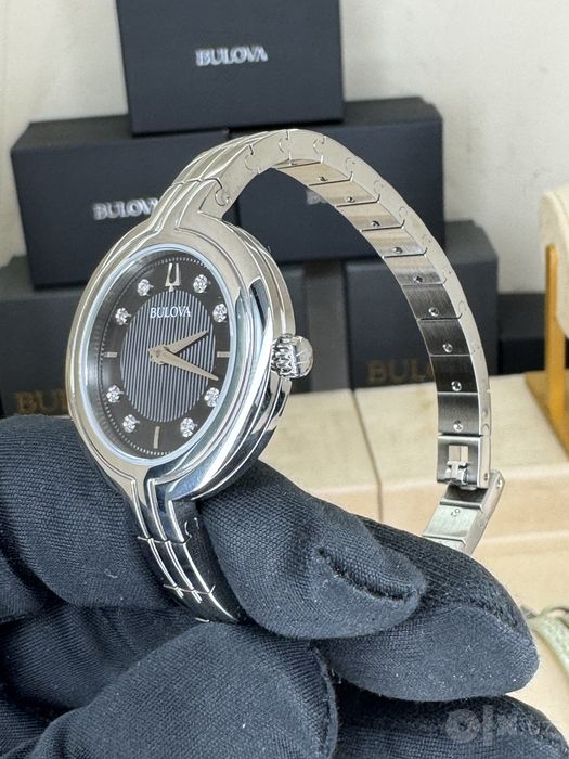 Бриллиантовые часы Bulova