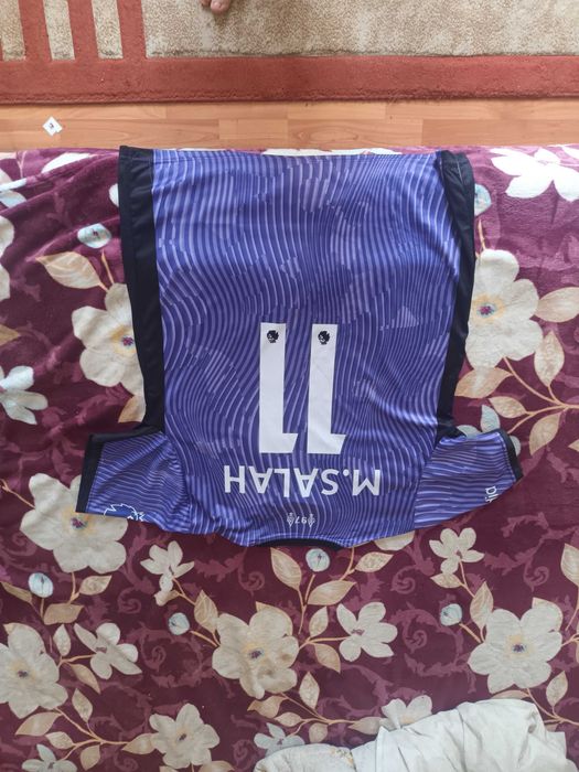 Tricou M.SALAH pe Mov