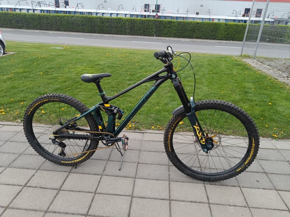 Vând bicicleta mondraker summun r de enduro, downhill full suspension