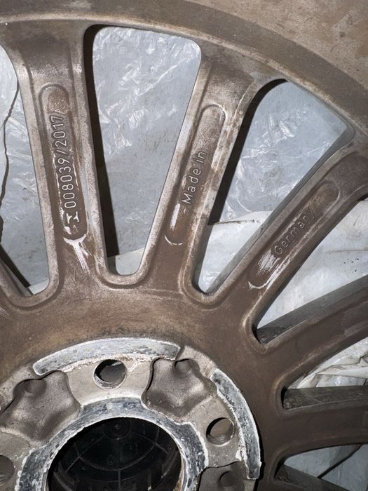 Jenti mercedes AMG R 19 originale cu tot cu cauciucuri semiuzate