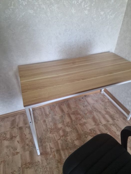 Продам  письменный стол почти новый