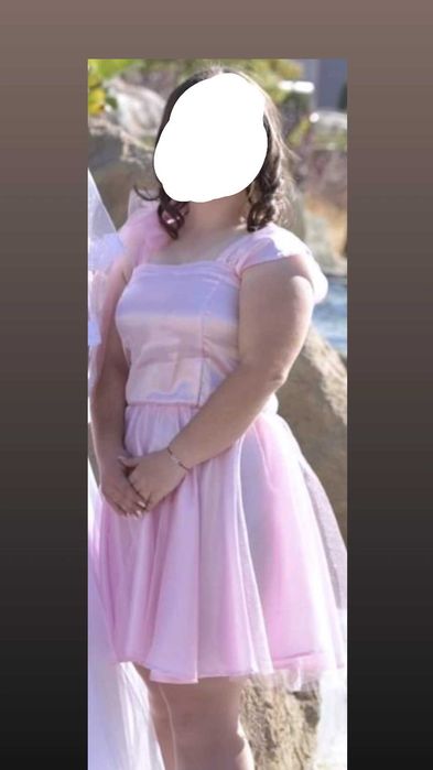 Продавам 4 рокли  и токчета!