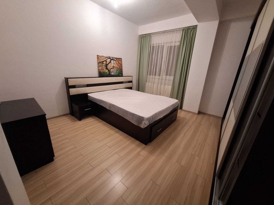 Inchiriez ap. 3 camere in M.R. (la intrarea in cartier din str. Osiei)