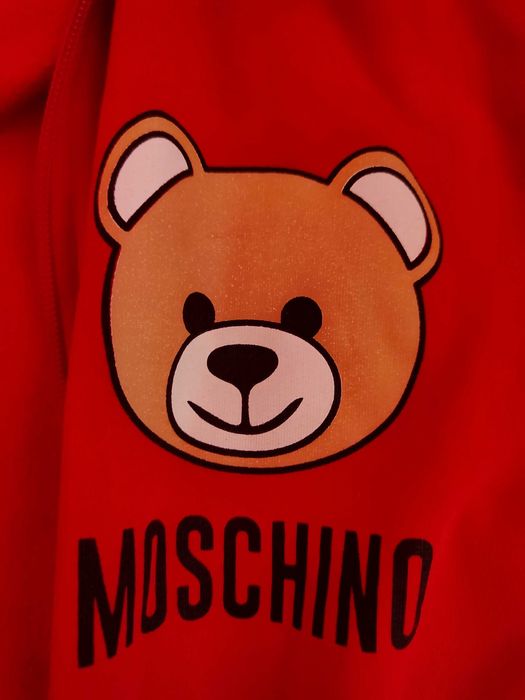 Страхотна червена горничка