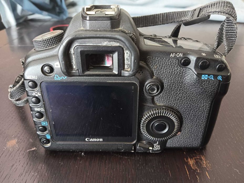 Canon 5D Mark II Full Frame + obiective Canon + baterii + rucsac