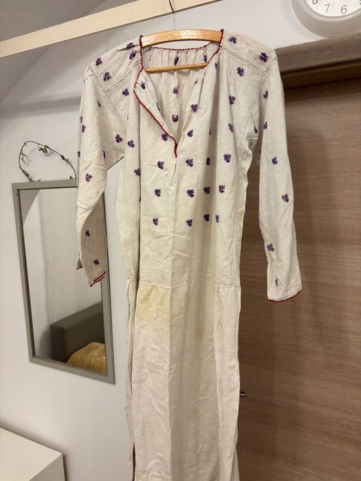 Camasa de in cu broderie dama di bărbat .
