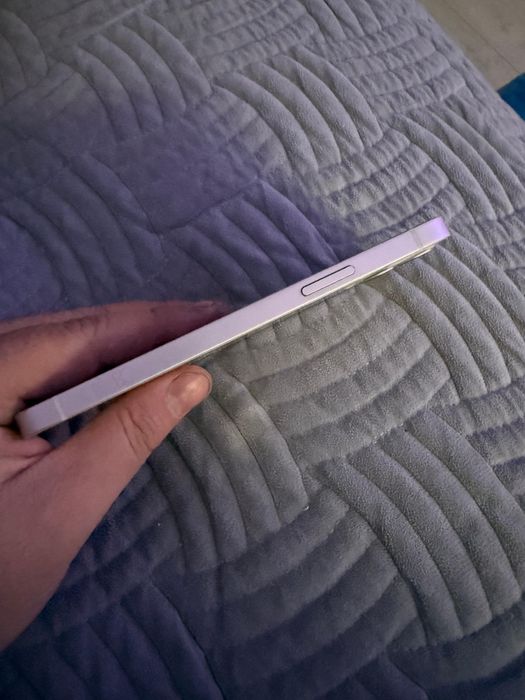 Продам Айфон 12 белый цвет