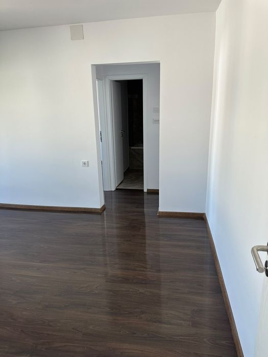 Girocului scoala 25, Azur, 2 camere RENOVAT  cf 1 semidecomandat