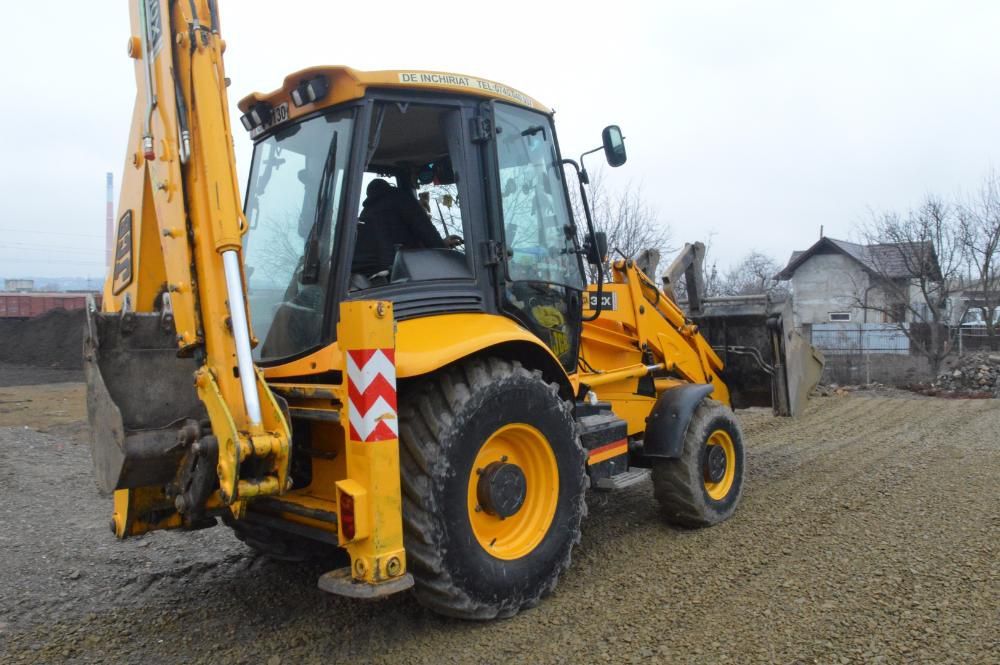 inchiriez buldoexcavator