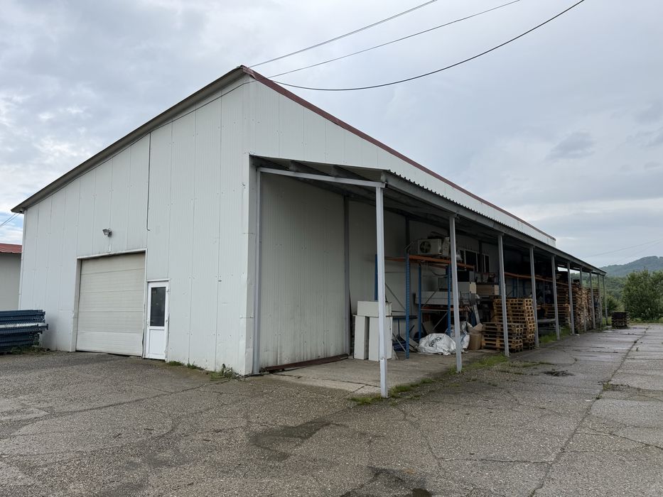 Inchiriez hale Livezile 400 mp